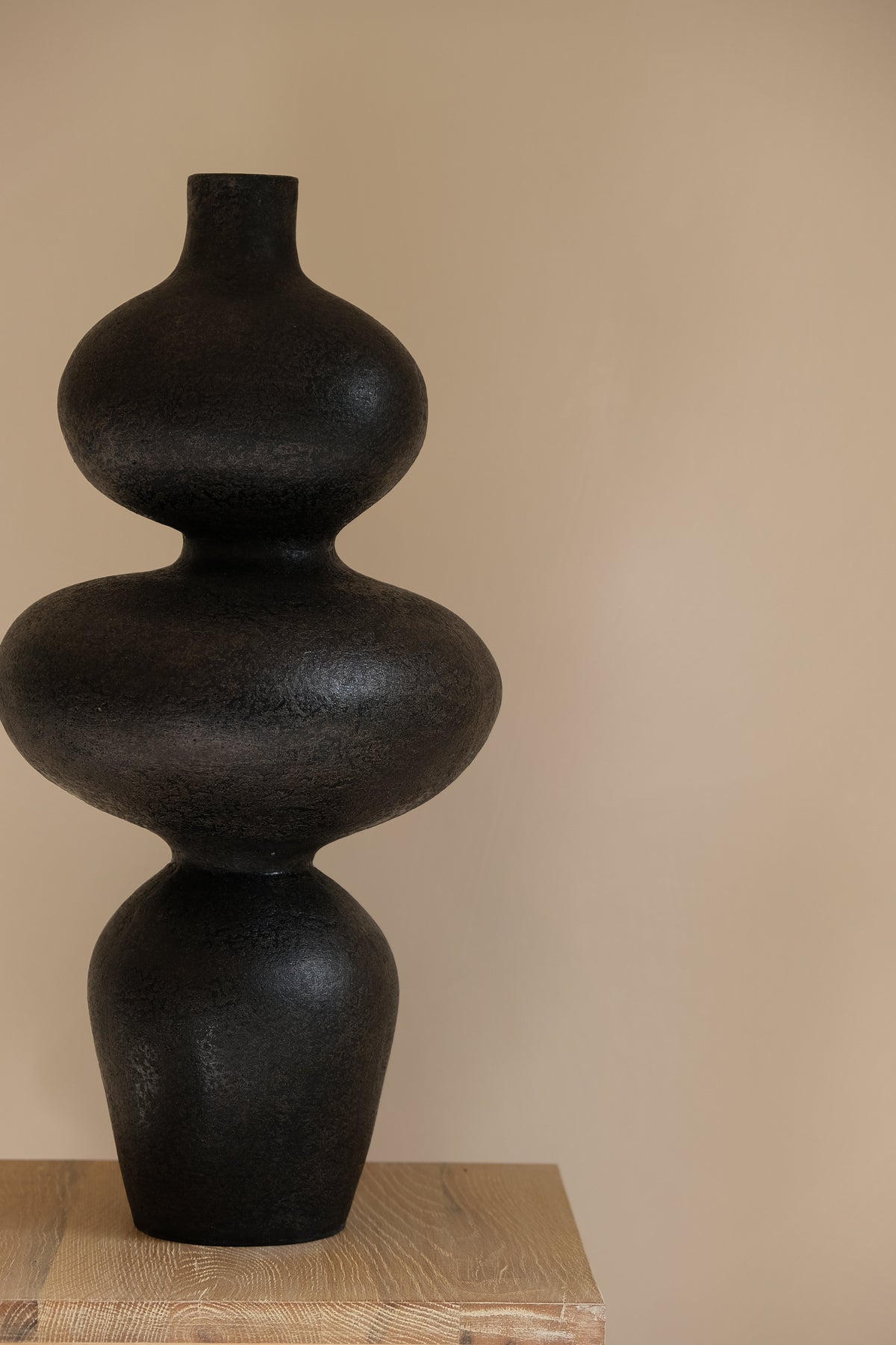 Sewu Vessel Charcoal - Resonant