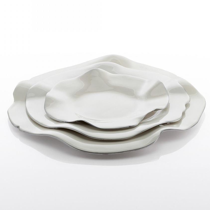Ruffled Plates by Lunares - Resonant