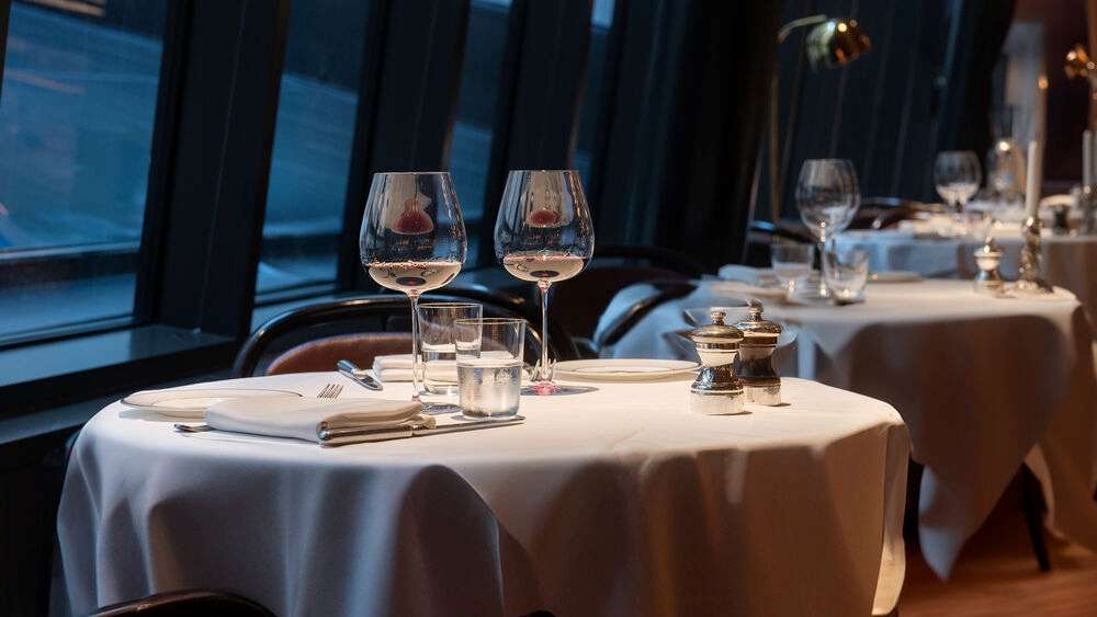 Red Wine Entertaining Ensemble - Resonant- Red Wine Entertaining Ensemble - Holcomb Studio x Orrefors