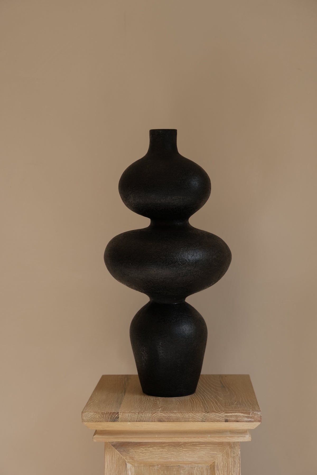 Sewu Vessel Charcoal - Resonant