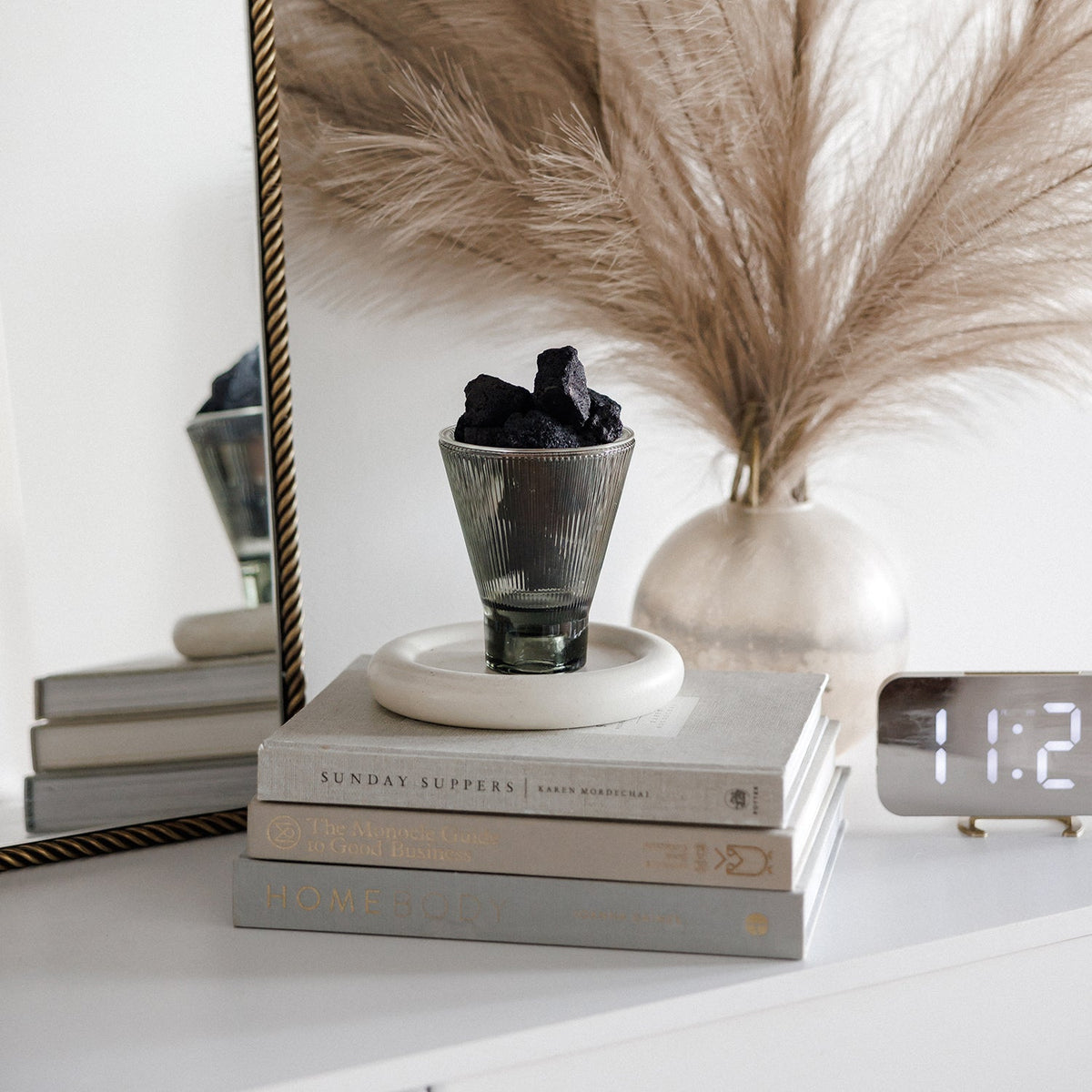 ZAI Lava Rock Diffuser - Fig & Flowers - Resonant- Oaziz Candles - Charcoal / Fig & Flowers