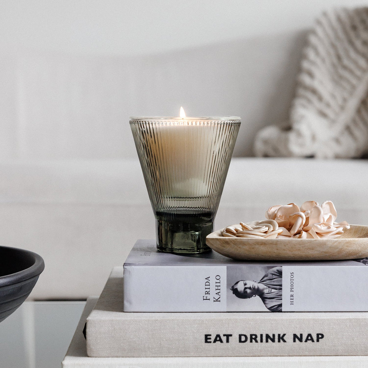 ZAI Candle - Oud & Bergamot - Resonant- Oaziz Candles - Charcoal / Oud & Bergamot