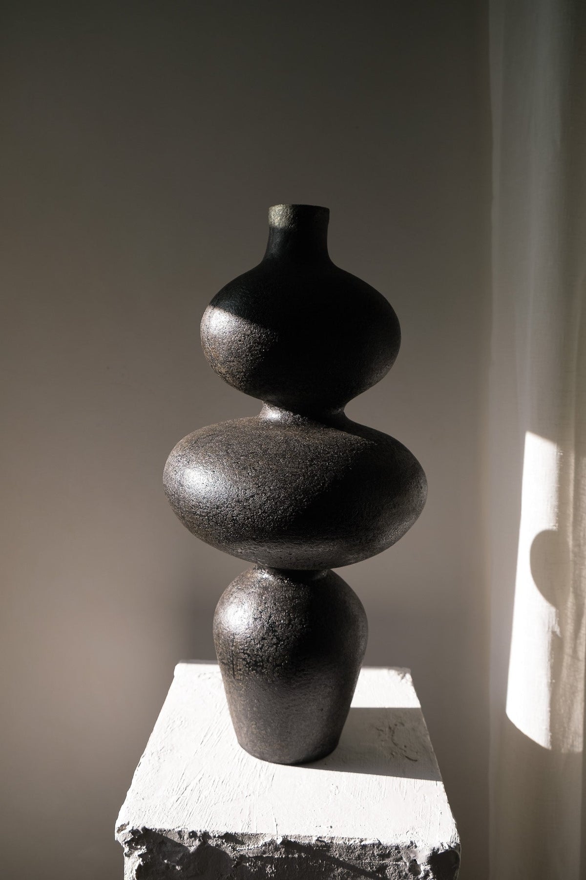 Sewu Vessel Charcoal - Resonant