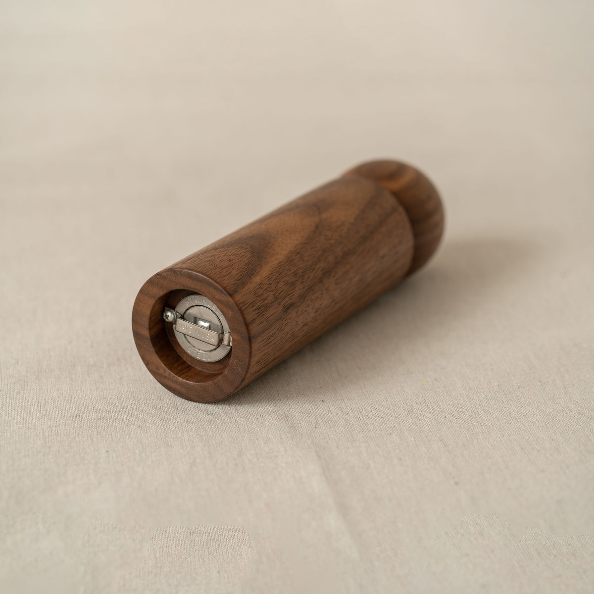 Pepper and Salt Mill Pair in walnut - Resonant