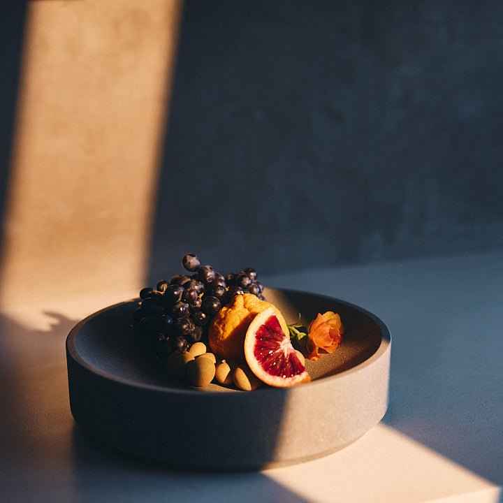 Elegant Valley Round Platter: The Perfect Centerpiece for Your Table