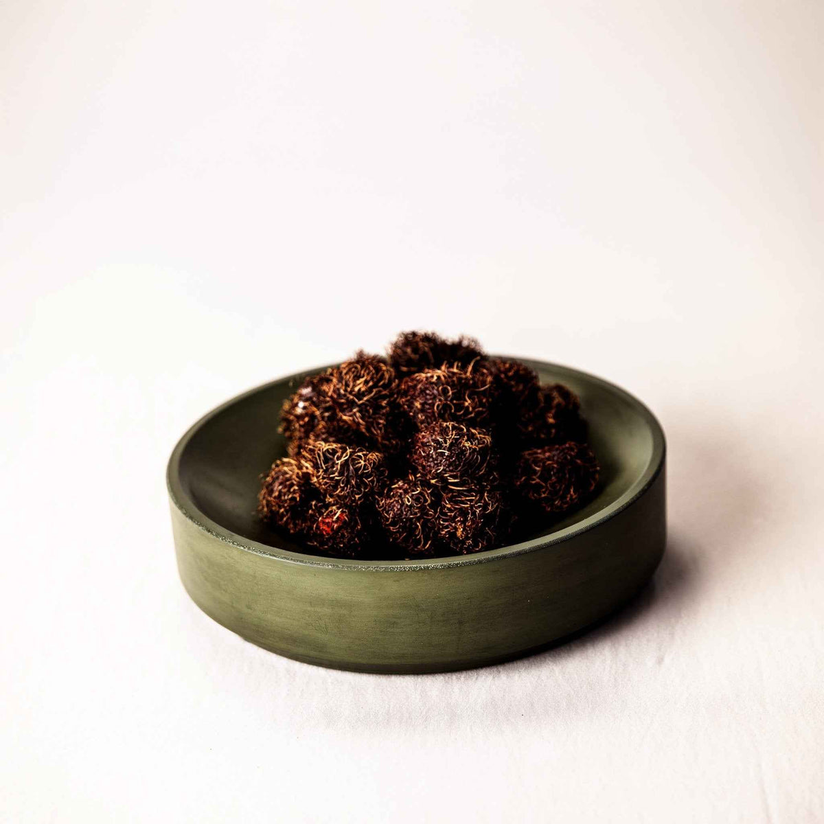 Elegant Valley Round Platter: The Perfect Centerpiece for Your Table