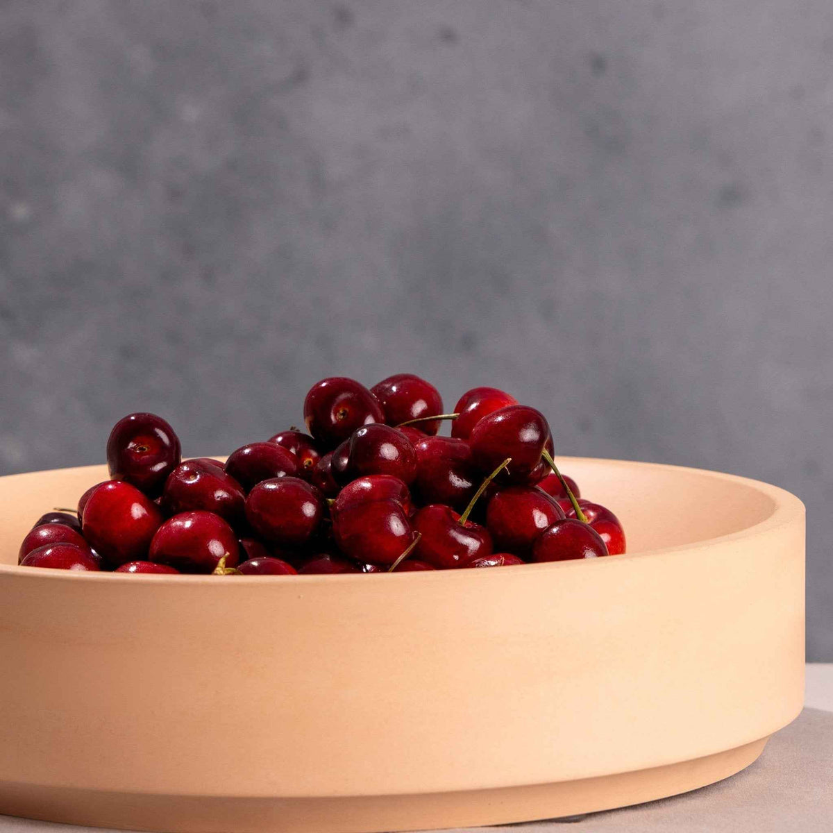 Elegant Valley Round Platter: The Perfect Centerpiece for Your Table
